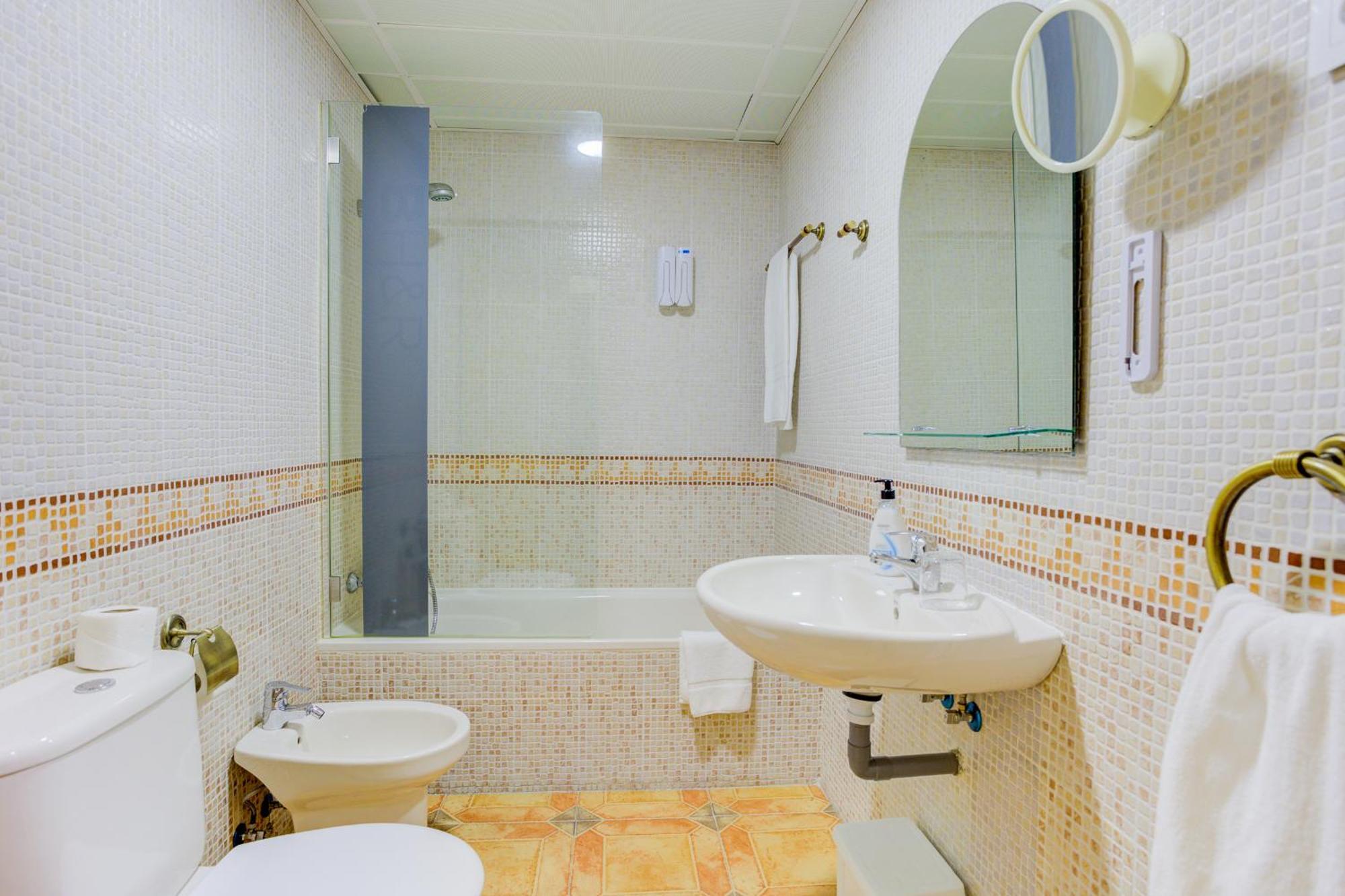 Hotel Pizarro 乌马内斯-德马德里 外观 照片