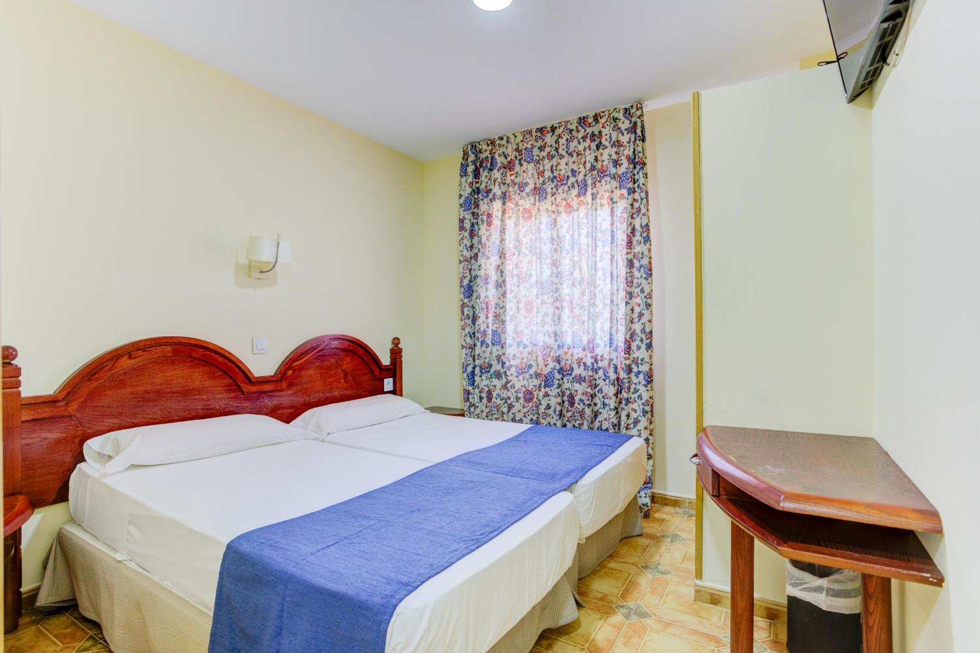 Hotel Pizarro 乌马内斯-德马德里 外观 照片