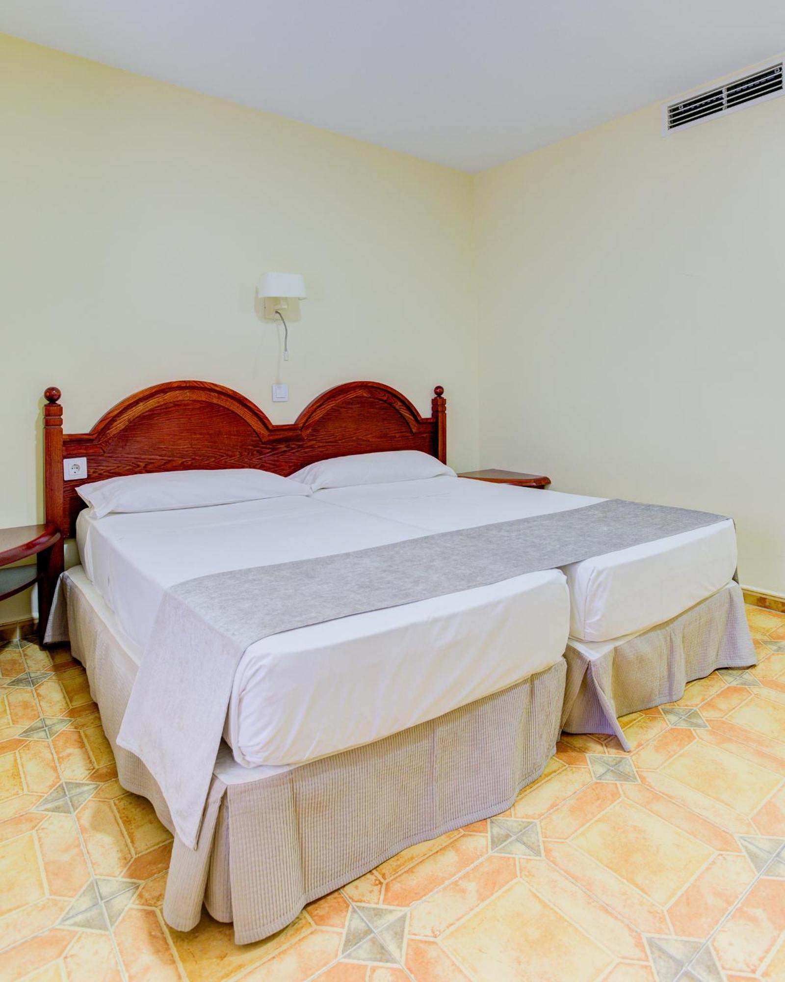 Hotel Pizarro 乌马内斯-德马德里 外观 照片