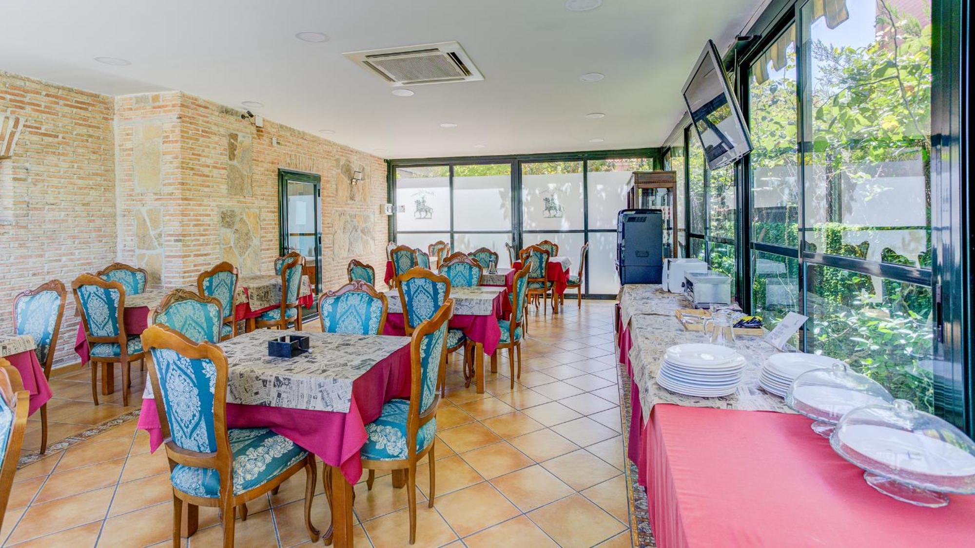 Hotel Pizarro 乌马内斯-德马德里 外观 照片